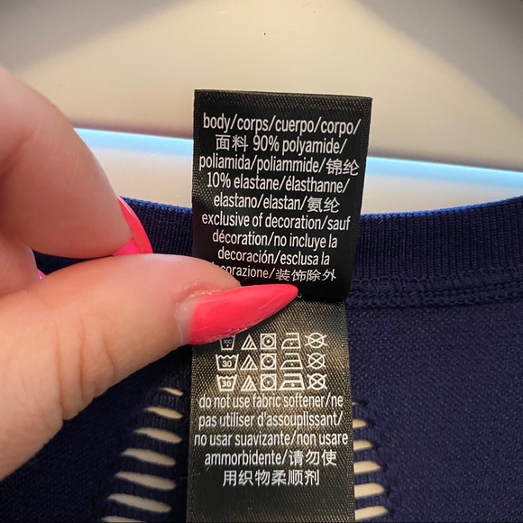 Victoria’s Secret Seamless Perforated Top - Picture 7 of 7